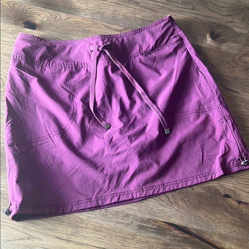 Green Tea Ladies Lightweight Skorts Size Large.